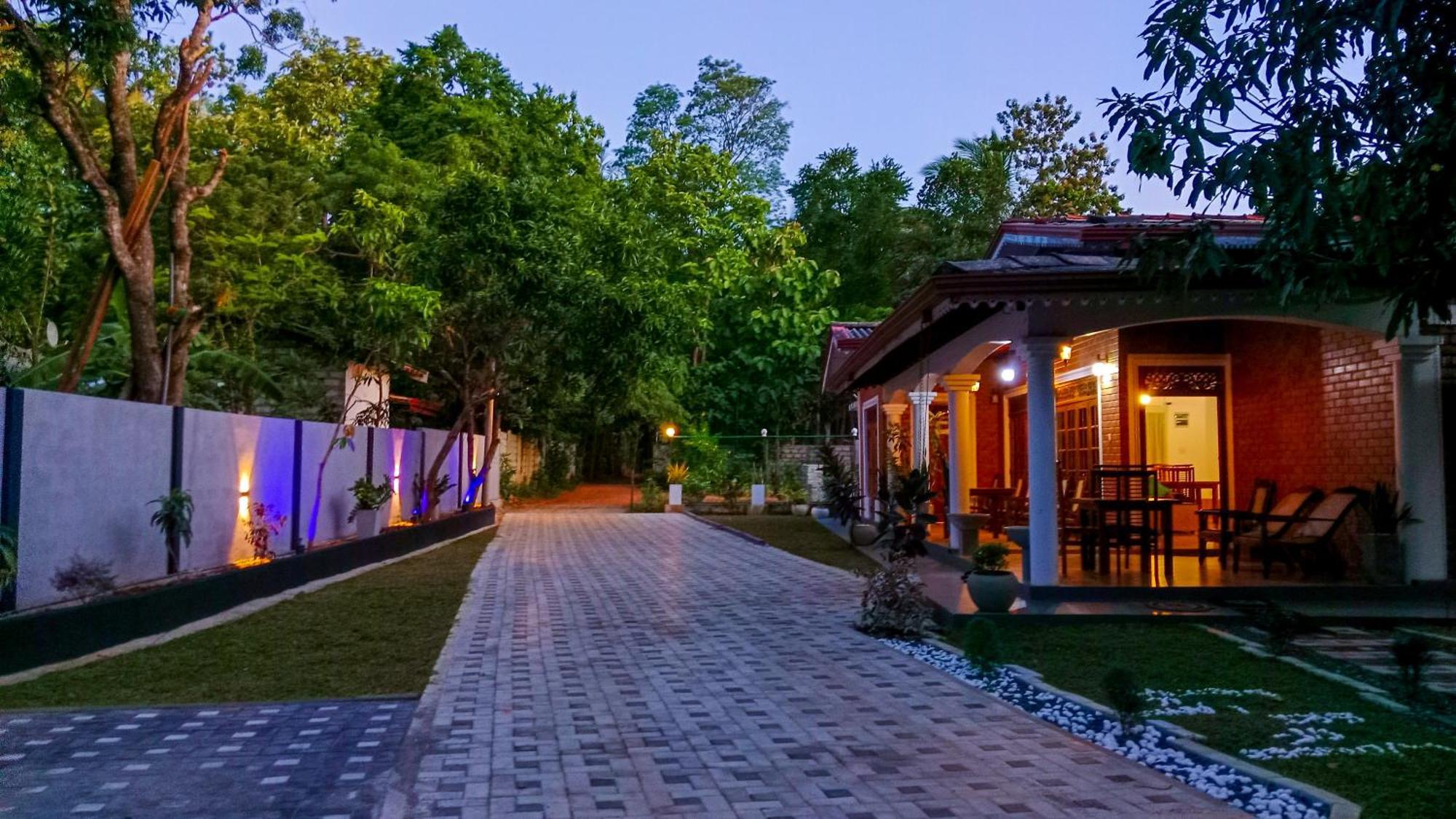 Hotel Sigiri Thilanka Rest Sigirîya Extérieur photo